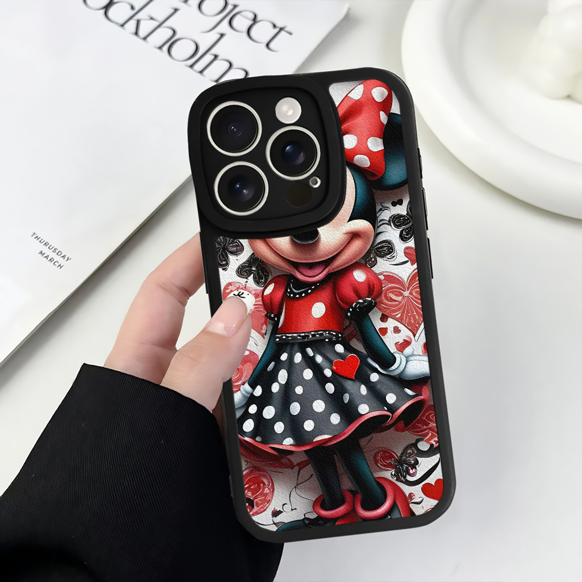 （画像用） ミッキーマウス Mickey Mouse 【iPhone 16シリーズ対応】シリコンスマホケース（レザー調） 材質：シリコン